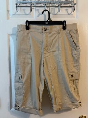 Lee woman's Tan Cargo Shorts / capris